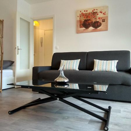Budget Apart With Balcony And Great View Saint-Denis  Buitenkant foto