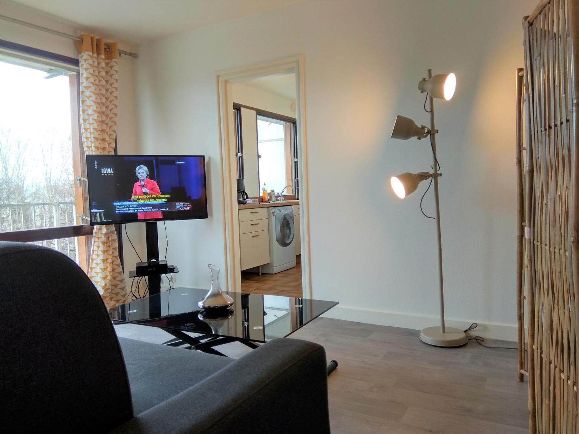 Budget Apart With Balcony And Great View Saint-Denis  Buitenkant foto