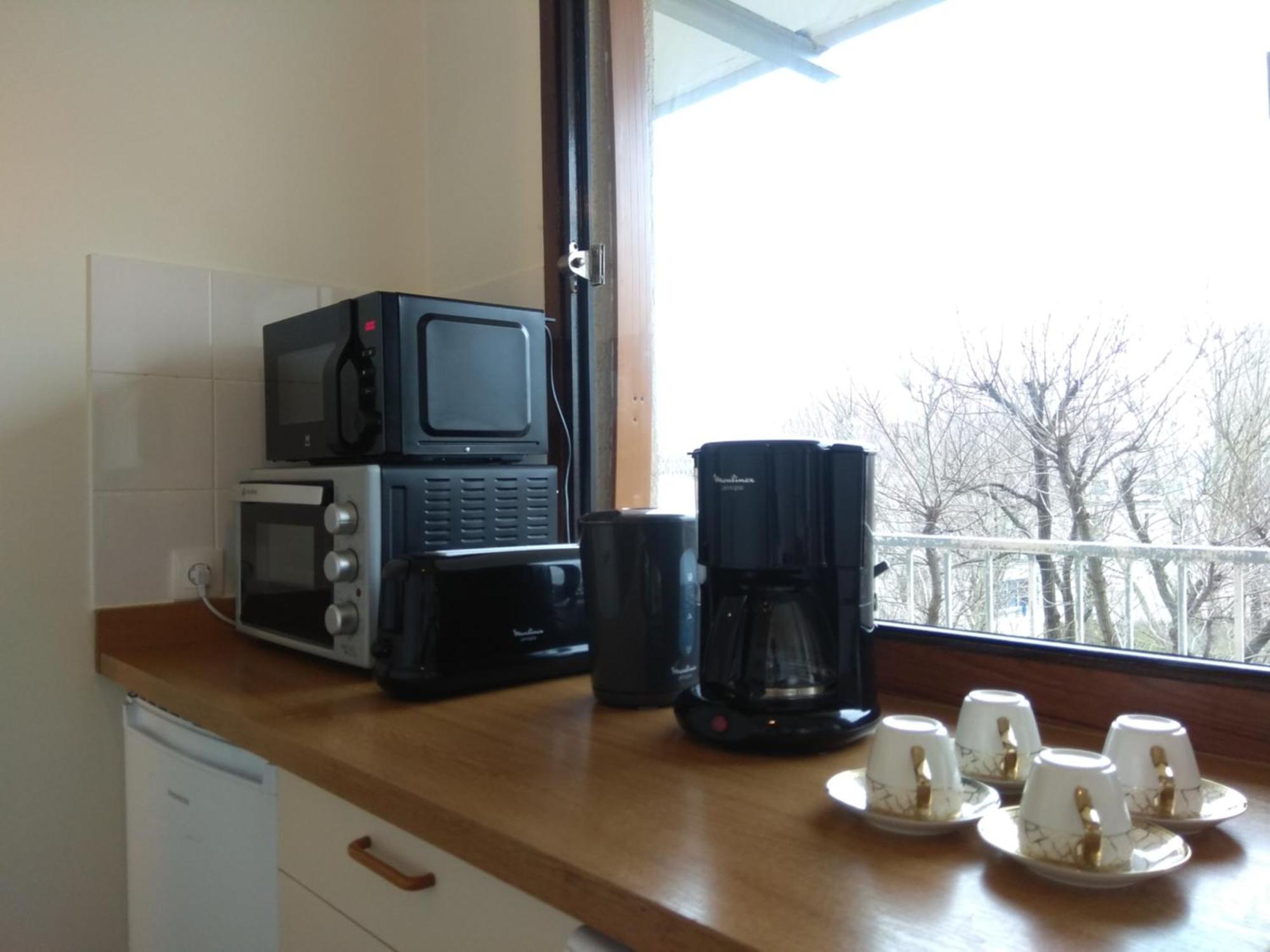Budget Apart With Balcony And Great View Saint-Denis  Buitenkant foto
