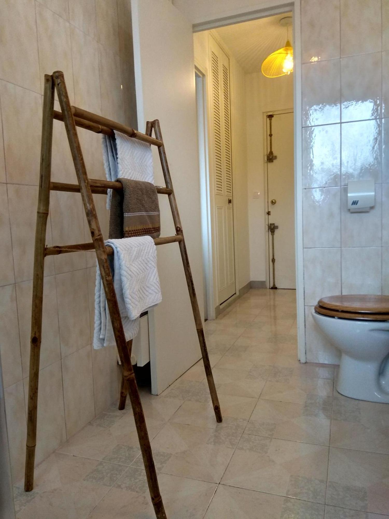 Budget Apart With Balcony And Great View Saint-Denis  Buitenkant foto