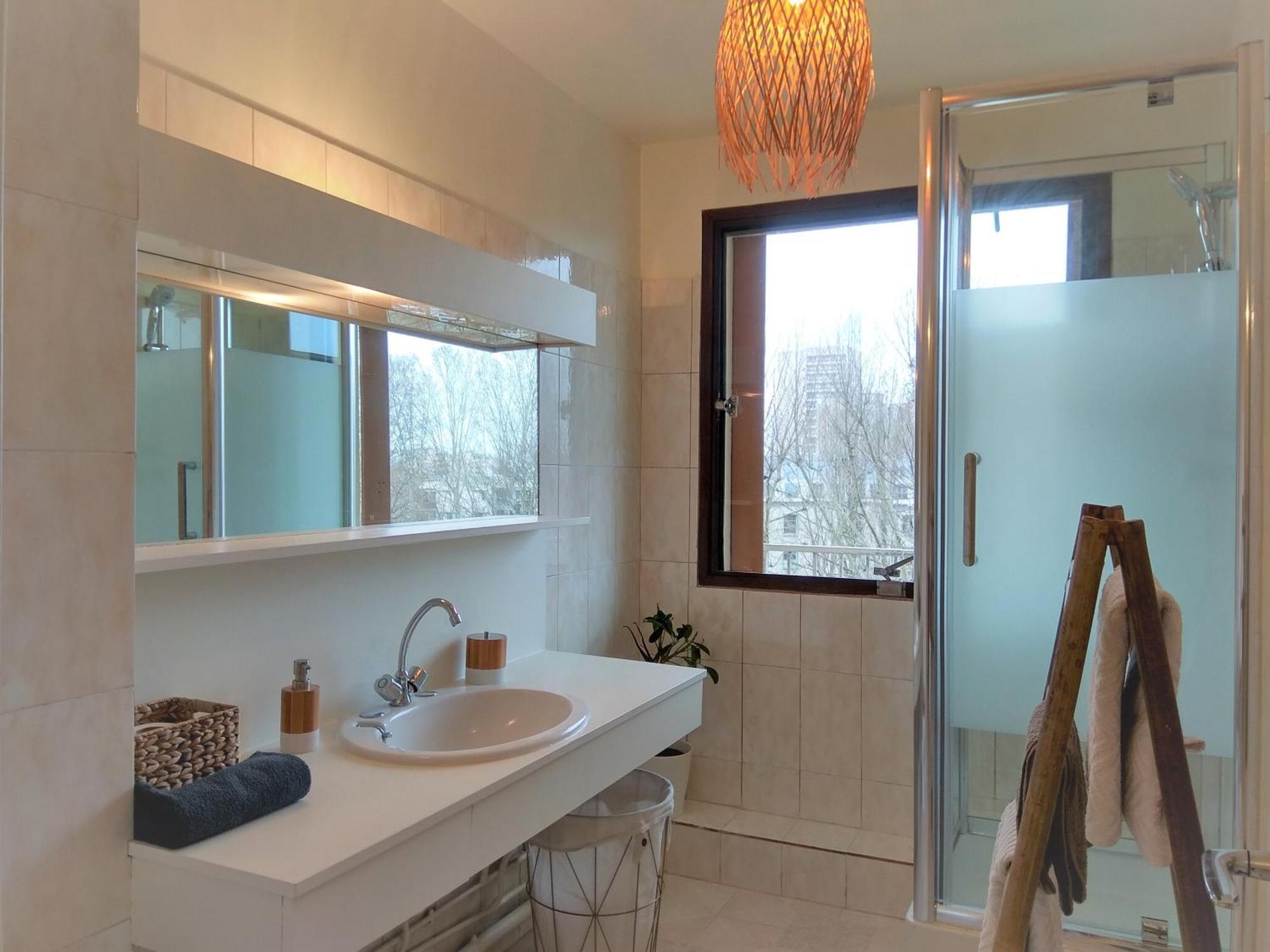 Budget Apart With Balcony And Great View Saint-Denis  Buitenkant foto