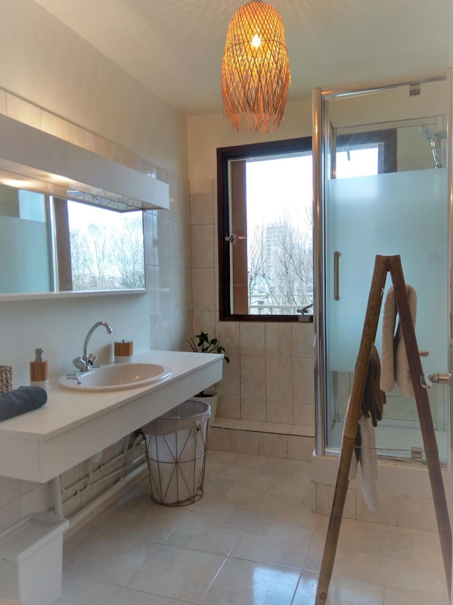 Budget Apart With Balcony And Great View Saint-Denis  Buitenkant foto
